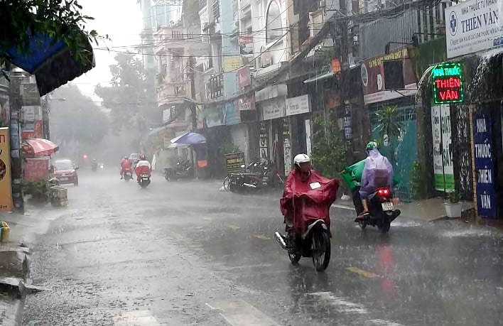 Mưa dông trên cả nước, cảnh báo lũ quét, sạt lở đất và ngập cục bộ