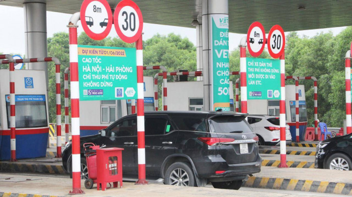 Lượng xe dán thẻ ETC tăng mạnh sau 1 tháng thí điểm thu phí không dừng toàn tuyến