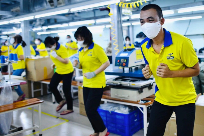 Tăng lương, công nhân đỡ lo "vay nóng", nhịn ăn sáng triền miên