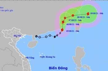 Bão số 4 di chuyển theo hướng Bắc, biển động rất mạnh