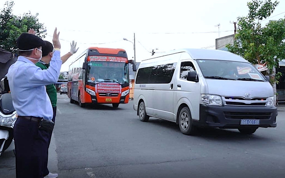 Cà Mau hỗ trợ đón người dân khó khăn ở vùng dịch về quê