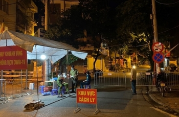 Hà Nội: Phong tỏa khu vực hơn 1.900 người liên quan ổ dịch 34 ca nhiễm