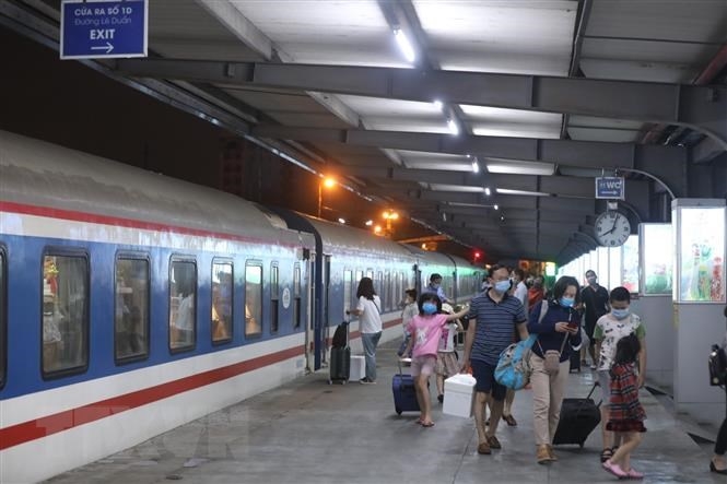 Khách đi tàu từ hoặc đến các địa phương áp dụng Chỉ thị 16 phải có xác nhận của chính quyền