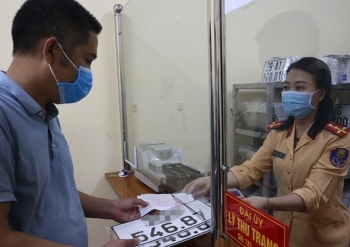 Người dân tiết kiệm nửa ngày làm việc khi đăng ký xe trực tuyến