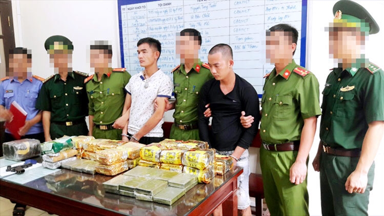 50 cảnh sát rượt đuổi ôtô chở lô ma tuý hàng chục tỷ đồng