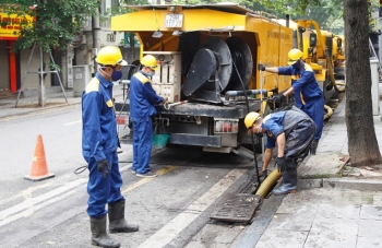 Nội đô Hà Nội úng ngập khi mưa lớn: Đâu là nguyên nhân?