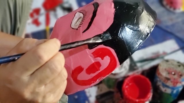 Làng nghề sản xuất đồ chơi trung thu ảm đạm vì dịch Covid-19 - 8