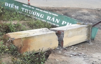 Vụ cổng trường đổ đè chết 3 học sinh: Vì sao trụ cổng không có cốt thép?