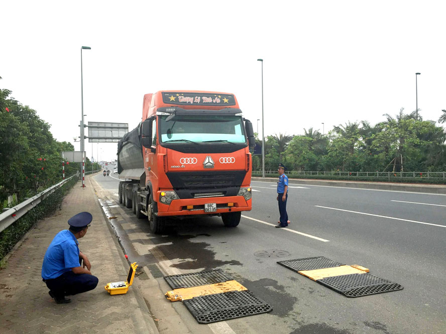 Hà Nội quyết liệt xử lý xe quá tải