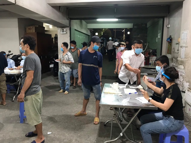 TPHCM: Thu phí cách ly, ngừng lấy mẫu xét nghiệm Covid-19 tại sân bay - 1