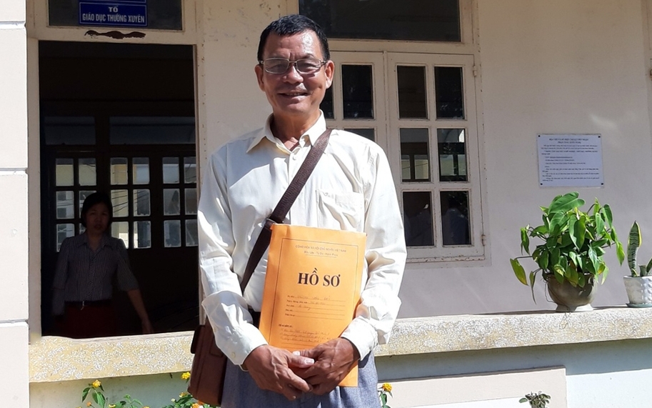 Ước mơ vào đại học của sĩ tử 60 tuổi