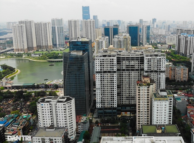 Choáng ngợp &quot;rừng&quot; cao ốc chen chúc trên đoạn đường dài gần 1km ở Hà Nội
