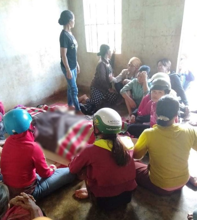 Bị sét đánh khi đang gặt lúa, 3 người thương vong - 2