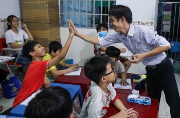 Thầy giáo công nhân 10 năm mở lớp học miễn phí