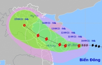 Bão số 5 khả năng mạnh thêm khi tràn qua đảo Hoàng Sa