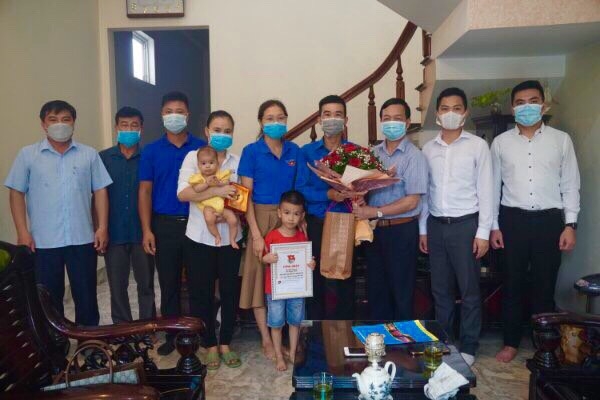 Hạnh phúc gia đình là điểm tựa của người thợ mỏ trẻ