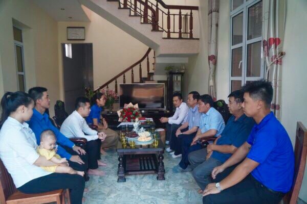 Hạnh phúc gia đình là điểm tựa của người thợ mỏ trẻ