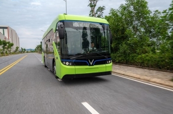 Hà Nội: 2 tuyến buýt điện đầu tiên sẽ hoạt động vào tháng 10