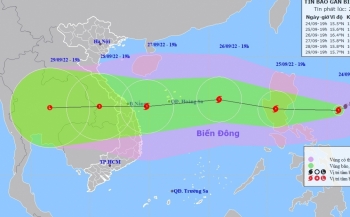 Bão Noru giật cấp 15 hướng vào Biển Đông