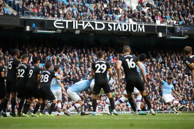 man city 0 2 wolves cu dup cua traore