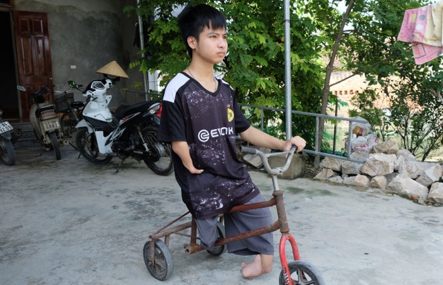 Hiệu trưởng ĐH Y Hà Nội nói gì về việc đặc cách nam sinh 10 năm cõng bạn? - 2