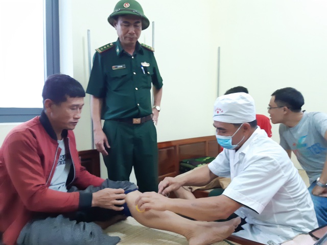 Cứu sống toàn bộ thuyền viên tàu hàng nghìn tấn bị chìm trên biển - 2