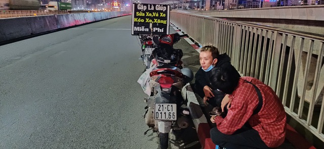 Anh xe ôm nghèo thích lo chuyện bao đồng - 10