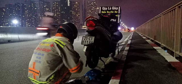 Anh xe ôm nghèo thích lo chuyện bao đồng - 11