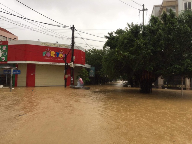 Lũ dâng tận nóc nhà, nhiều làng mạc chìm sâu trong nước - 3