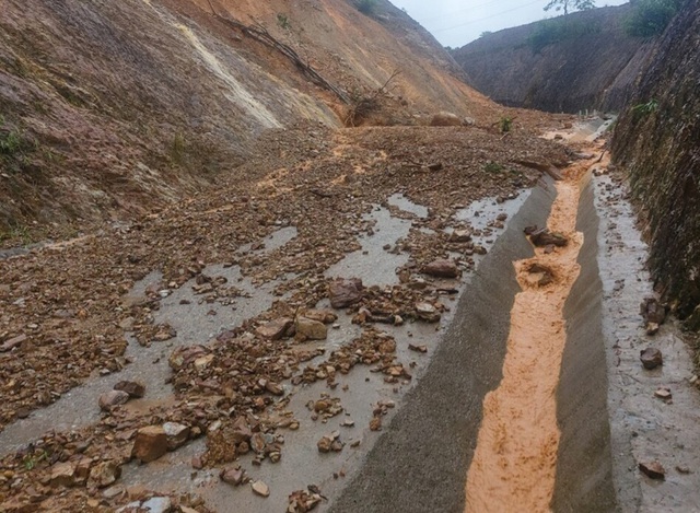 Lũ dâng tận nóc nhà, nhiều làng mạc chìm sâu trong nước - 5
