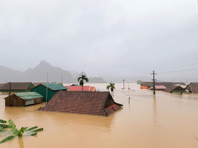 Lũ vẫn tiếp tục dâng, gần 13 ngàn ngôi nhà đã chìm sâu trong nước - 5 Lũ vẫn tiếp tục dâng, gần 13 ngàn ngôi nhà đã chìm sâu trong nước - 5