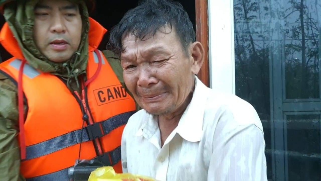 Thủy điện tiếp tục xả nước, Huế sẽ đón lũ lớn trong đêm - 11