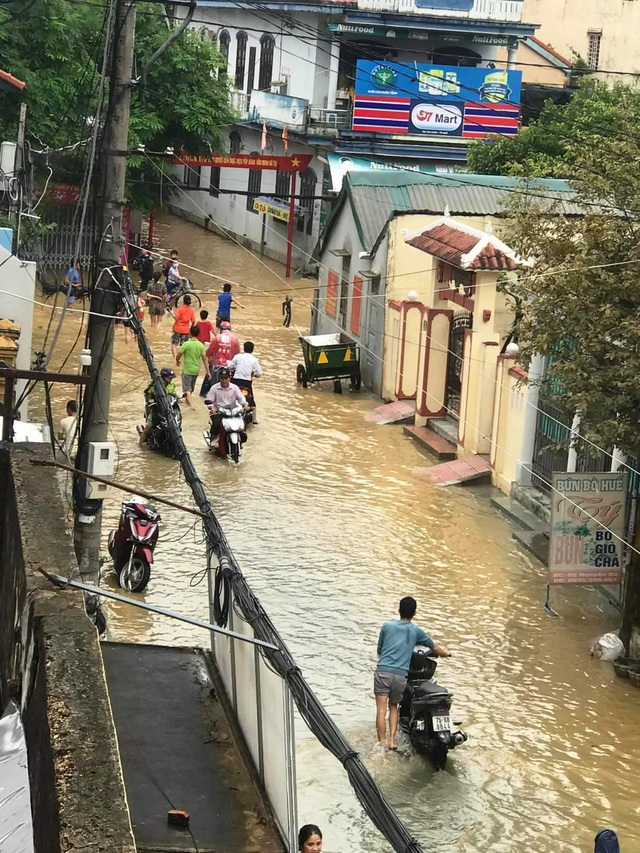 Thủy điện tiếp tục xả nước, Huế sẽ đón lũ lớn trong đêm - 13
