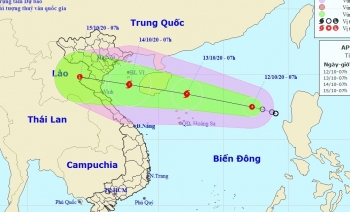 Áp thấp nhiệt đới có khả năng mạnh lên thành bão, cảnh báo ngập lụt kéo dài
