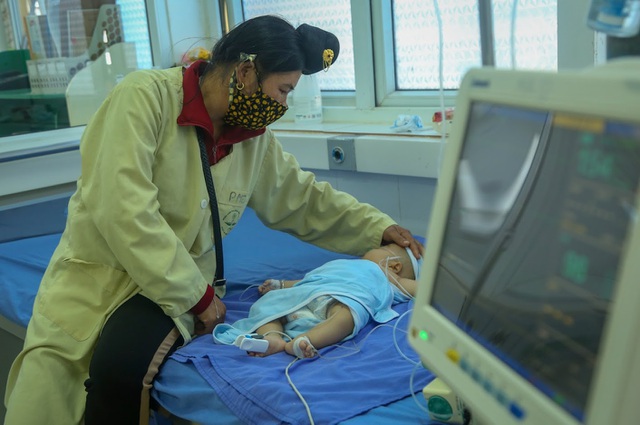 Họp hội đồng chuyên môn tìm nguyên nhân 2 trẻ tử vong sau tiêm vắc xin - 1