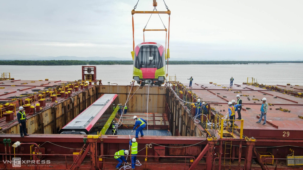 4 giờ bốc dỡ metro Nhổn   Ga Hà Nội