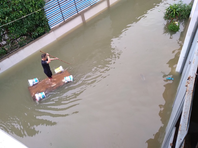 Hà Tĩnh: Mưa lũ khiến 4 người tử vong, nhiều tuyến đường nứt toác - 2