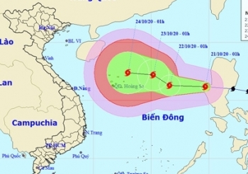 Bão số 8 có khả năng mạnh thêm, chuyển hướng phức tạp