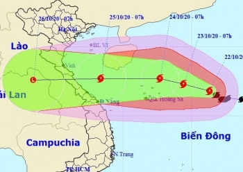 Bão số 8 tiếp tục tăng cấp, sức gió mạnh nhất khi gần quần đảo Hoàng Sa