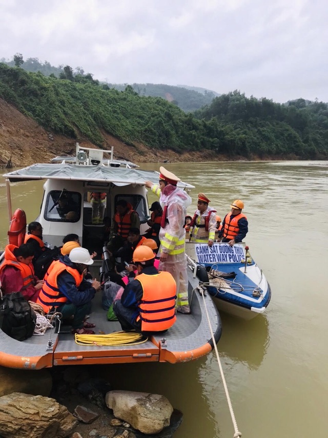 Những chiến sĩ thầm lặng cứu nạn Rào Trăng 3 và tâm lũ miền Trung - 4