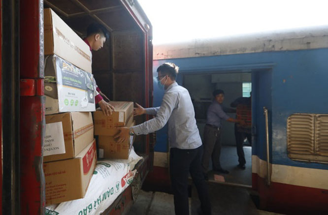 Đường sắt Việt Nam công bố đường dây nóng tiếp nhận vận chuyển miễn phí hàng cứu trợ