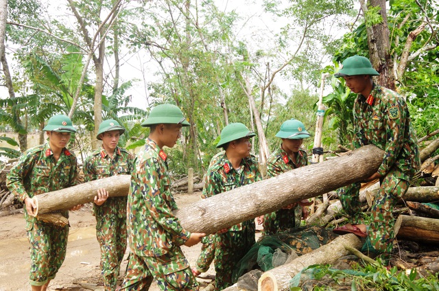 Miền Trung căng mình chuẩn bị đón siêu bão - 7
