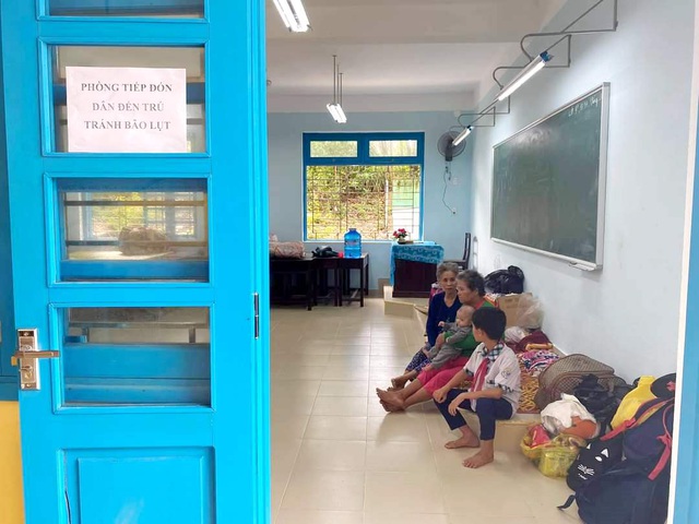 Miền Trung căng mình chuẩn bị đón siêu bão - 12