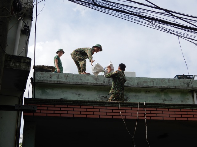 Miền Trung căng mình chuẩn bị đón siêu bão - 17