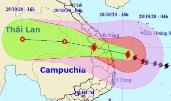 Bão số 9 giật cấp 15 đổ bộ Đà Nẵng - Phú Yên