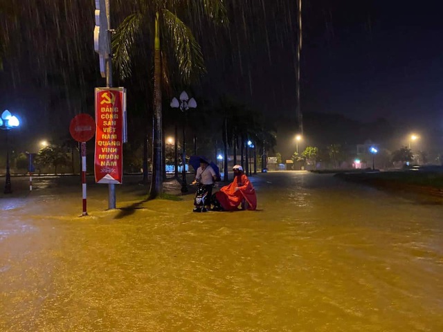 Hàng trăm hộ dân chạy lũ trong đêm - 19 Hàng trăm hộ dân chạy lũ trong đêm - 19