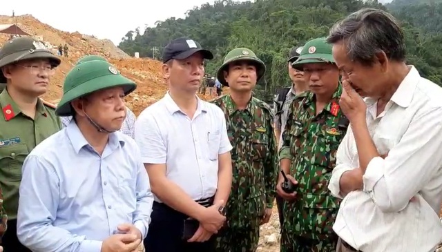 Người thân gào khóc giữa mênh mông sạt lở Rào Trăng - 2