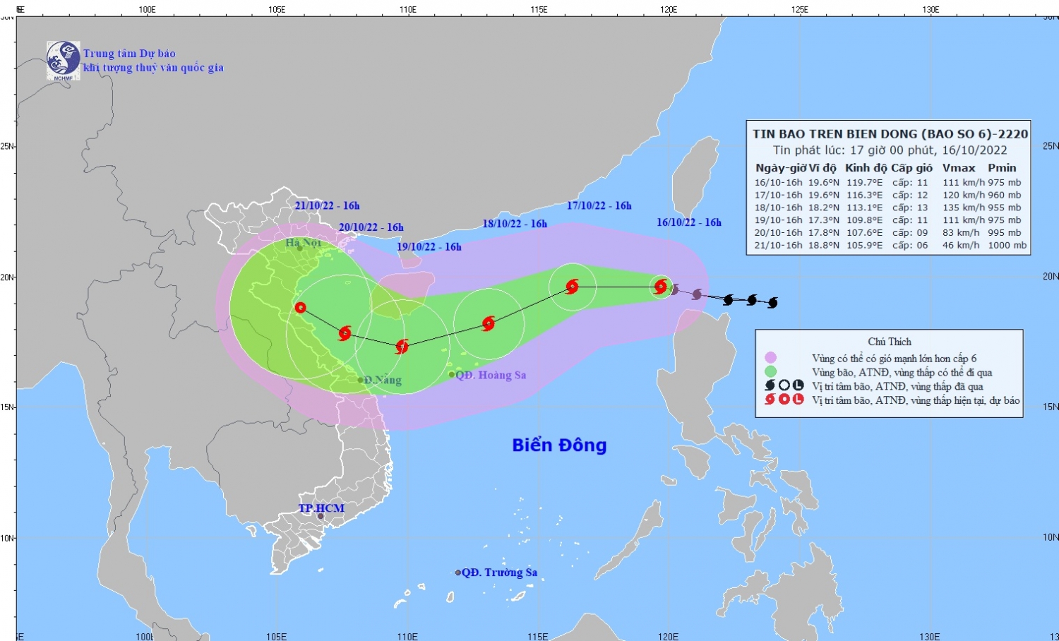 Bão Nesat giật cấp 13 trên Biển Đông