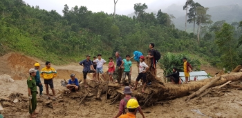 Huy động nhiều phương tiện tìm kiếm nạn nhân mất tích tại Trà Leng
