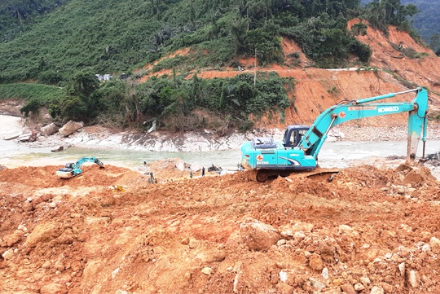 Huy động gần 65.000 người trực ứng phó bão số 10